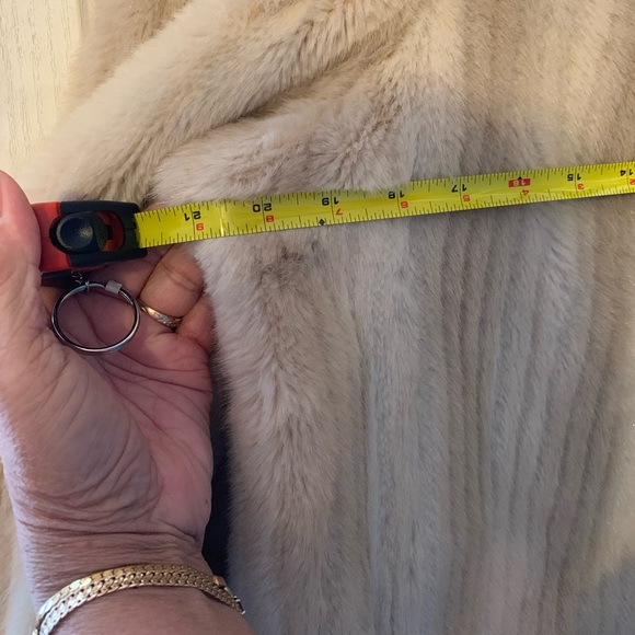 COPY - Stunning Vintage ILGWV Fur Coat/Jacket - Picture 12 of 14